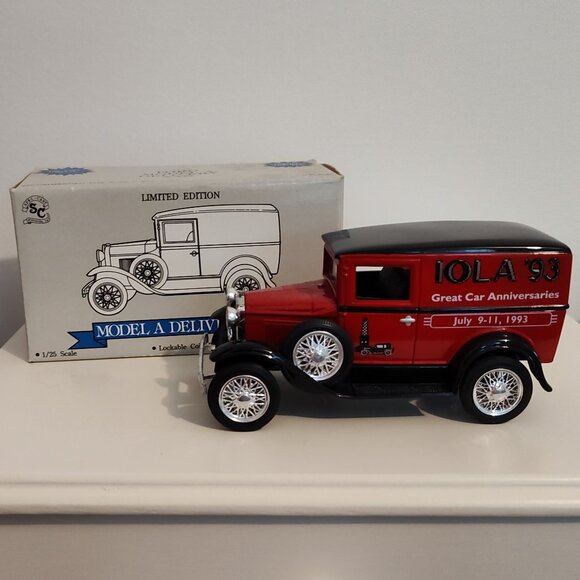 Liberty Classics Ford Model A Delivery Van locking coin bank, like new condition - Picture 2 of 11